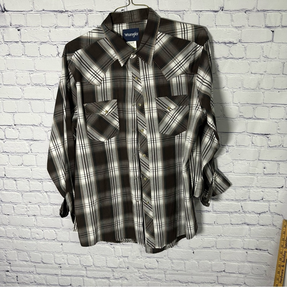 Wrangler Men's Black, Brown and White Plaid Button Down Shirt Size XL